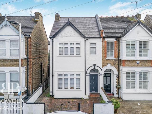 House for sale in Woodford Green, Greater London