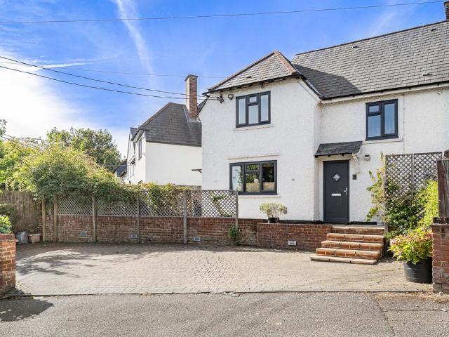 House for sale in Ashlyns Estate, Pouchen End