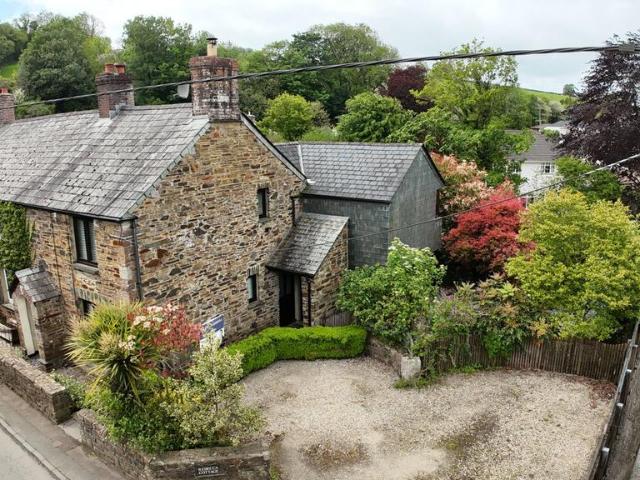 House for sale in Weir Quay, Devon