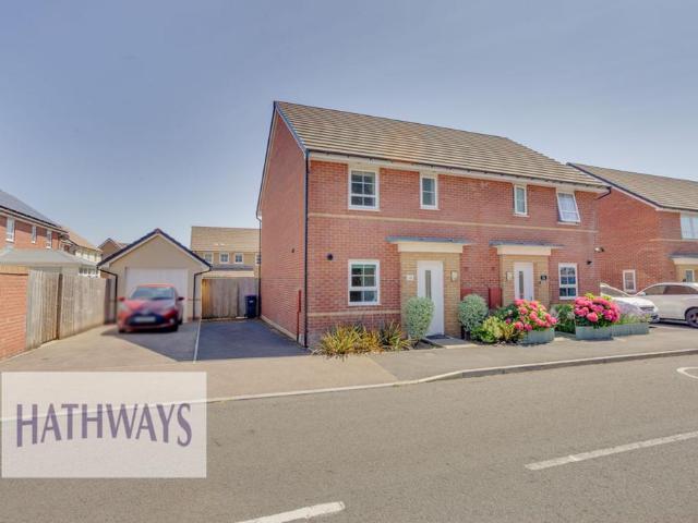 House for sale in Llantarnam, Wales