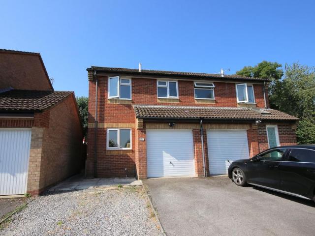 House for sale in Hedge End, Helford