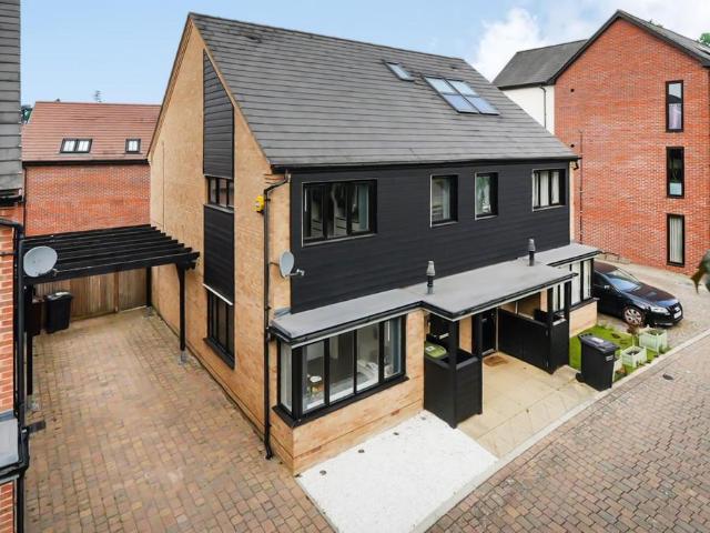 House for sale in Leybourne, Bourne Vale