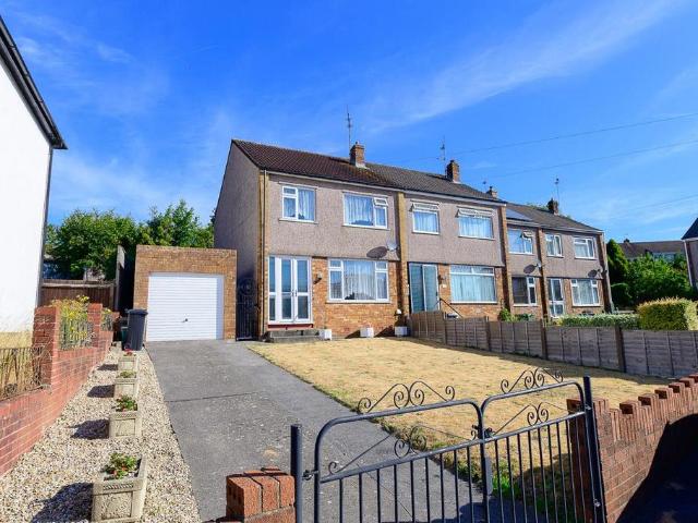 House for sale in Kingswood