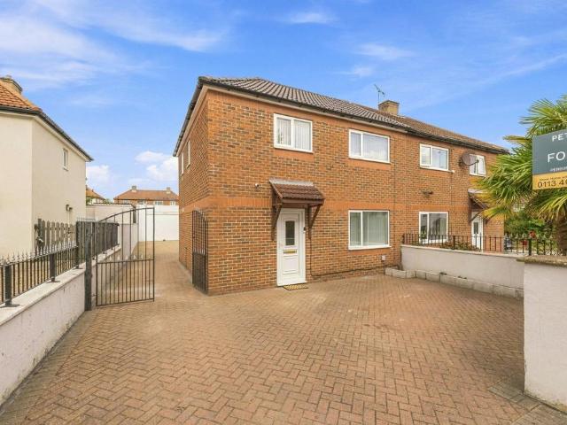 House for sale in Scholes, West Yorkshire