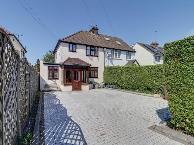 House for sale in Frogmore, Five Acres