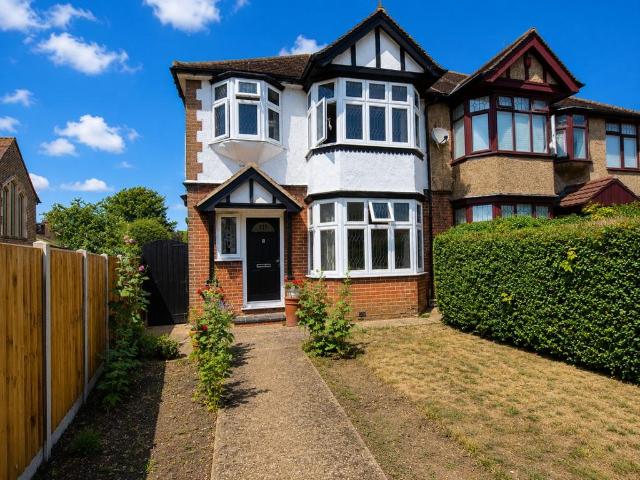 House for sale in Spring Park, Luton