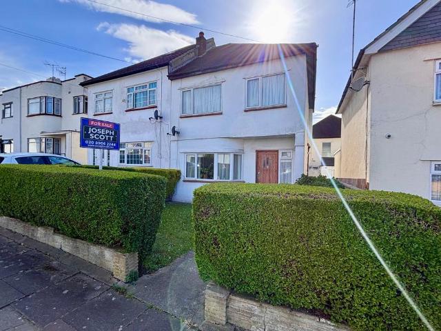 House for sale in Kingsbury, Greater London