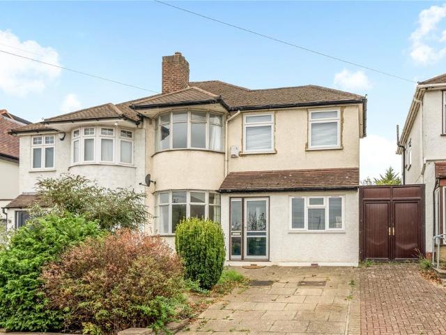 House for sale in Oakleigh Park, Greater London