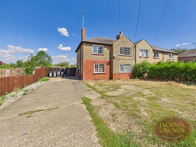 House for sale in Weedon Bec