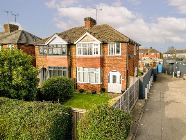 House for sale in Quarrendon, Aylesbury