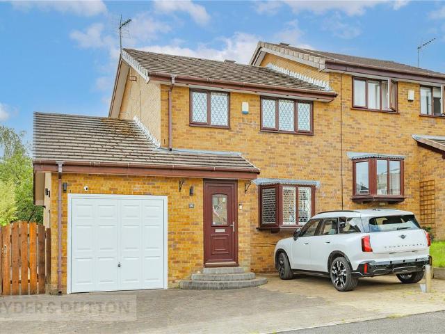 House for sale in Simmondley, Charlesworth