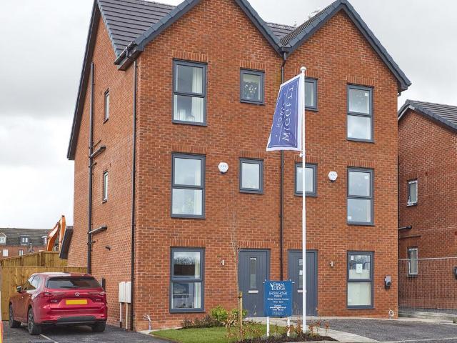 House for sale in Hurst Cross, Greenheys