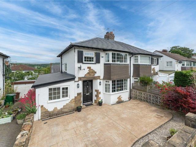 House for sale in Cottingley, West Yorkshire