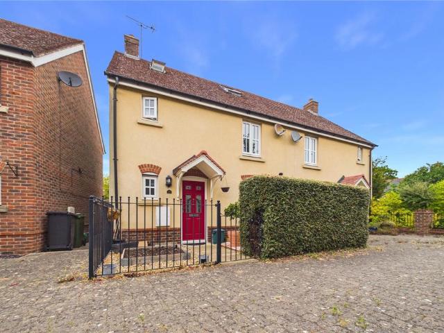 House for sale in Burghfield Common, West Berkshire