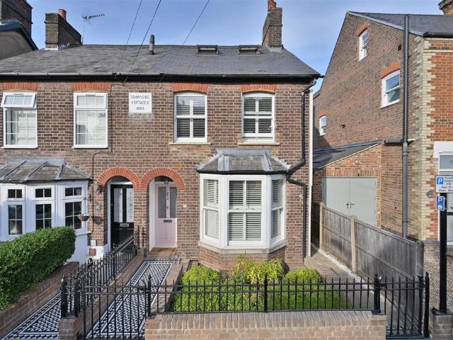 House for sale in Hatching Green, Five Acres