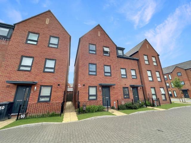 House for sale in Houghton Regis, Bedfordshire