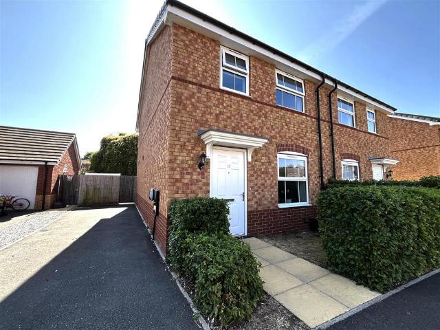 House for sale in Green Close, Warwickshire