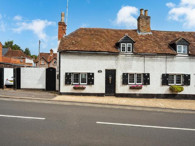 House for sale in Henley-on-Thames, Berrick Salome