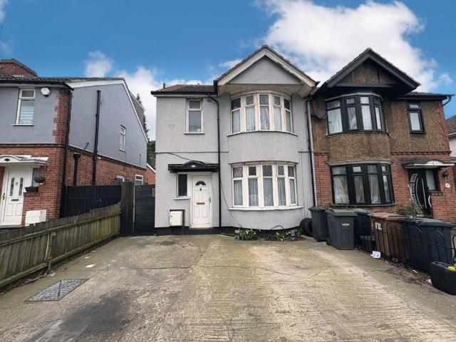 House for sale in Spring Park, Luton