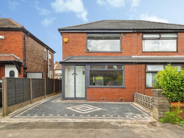 House for sale in Guide Bridge, Greenheys