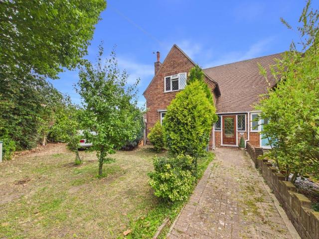 House for sale in London Borough of Hounslow, Hanworth
