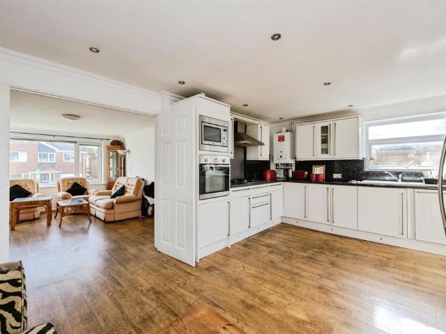 House for sale in Parc Gwernfadog, Ynystawe