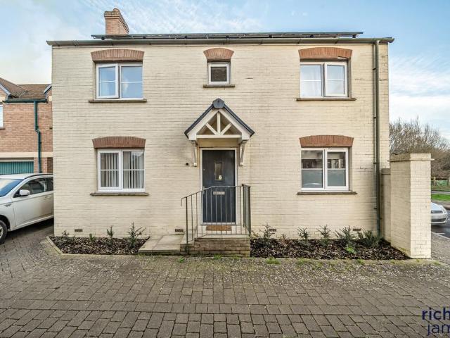 House for sale in East Wichel, Rodbourne