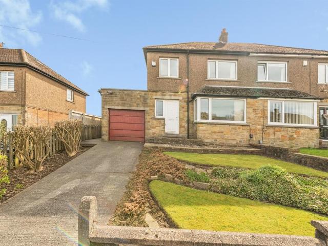 House for sale in Lindley, West Yorkshire