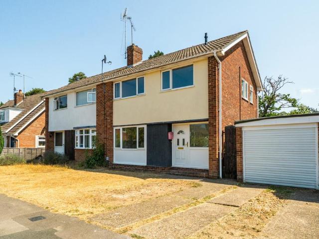 House for sale in Woodley