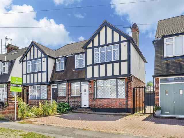 House for sale in Chingford, Greater London
