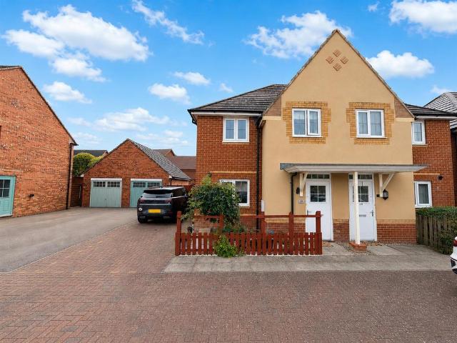 House for sale in Priors Hall Park, Weldon