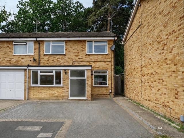 House for sale in Fleet, Hart
