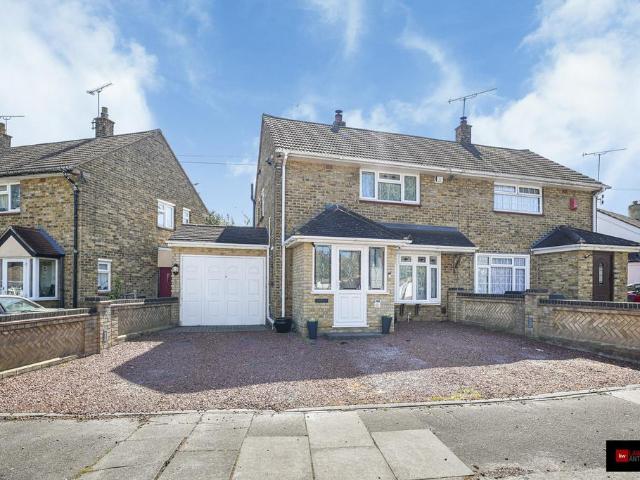 House for sale in Alton Barnes, Essex