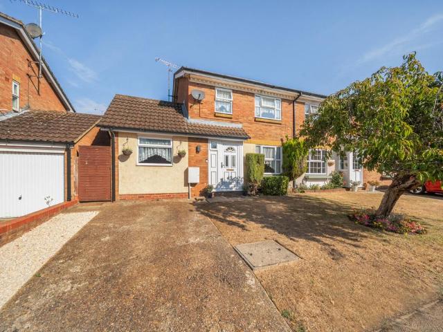 House for sale in Woodside Estate, Houghton Regis