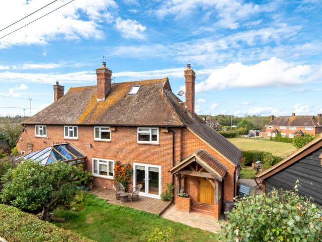 House for sale in Lakers Green, Waverley