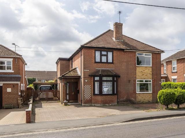 House for sale in Hedge End, Helford