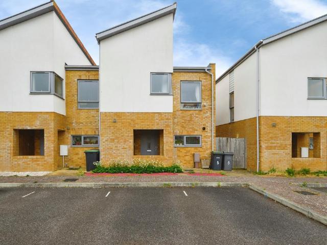 House for sale in Rowner, Middlecroft