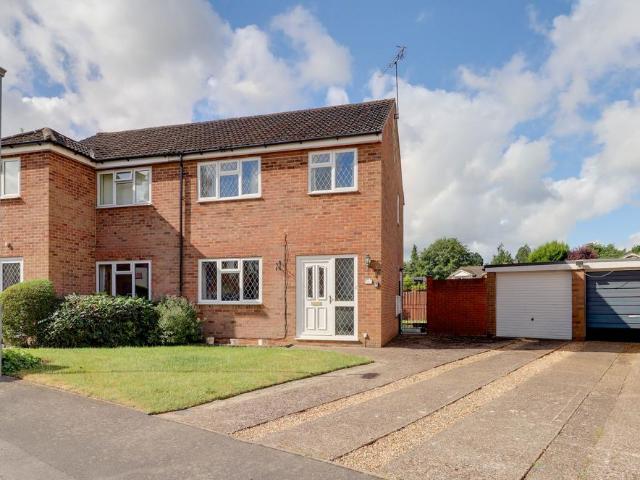 House for sale in Hatching Green, Five Acres