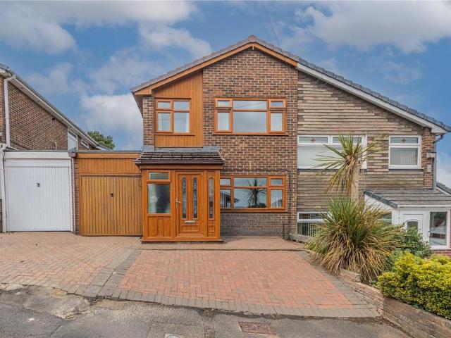 House for sale in Chadderton Fold, Pendock