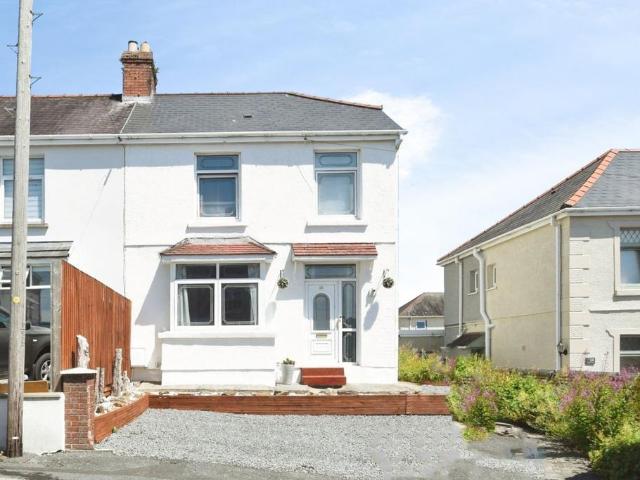House for sale in Tyrfran, Llanelli