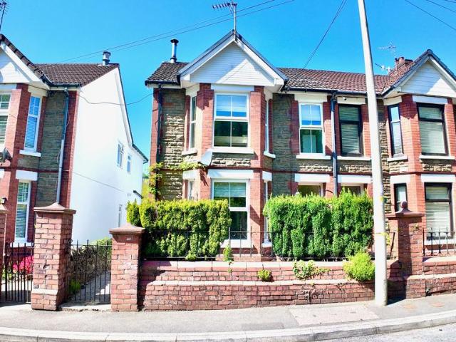 House for sale in Maesycwmmer, Wales