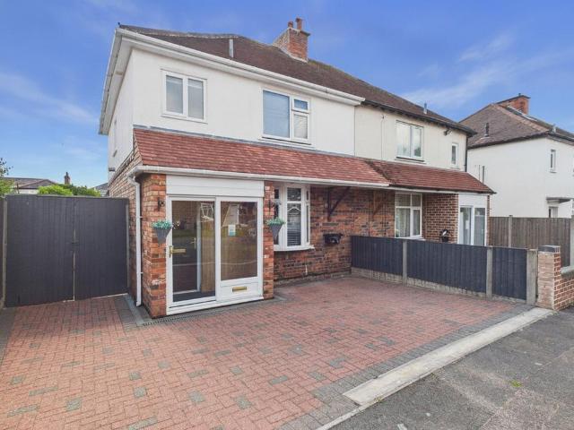House for sale in Leyfields, Kettlebrook