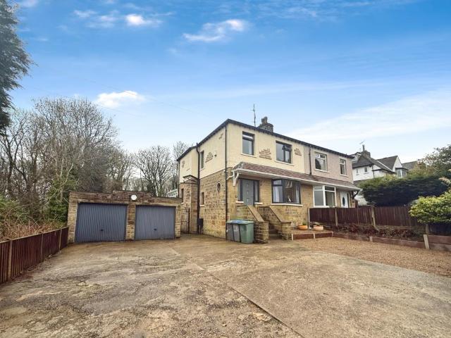 House for sale in Cottingley, West Yorkshire