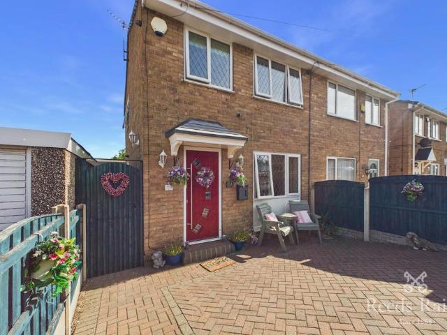 House for sale in Purston Jaglin, West Yorkshire
