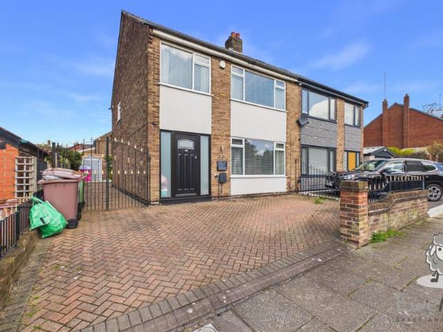 House for sale in Denton's Green, St Helens