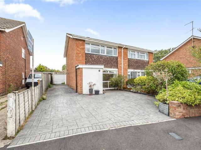 House for sale in Heol-las, Surrey