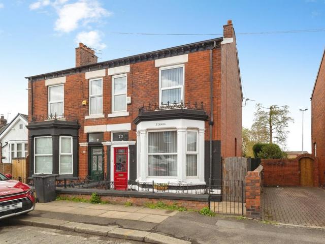 House for sale in Guide Bridge, Greenheys