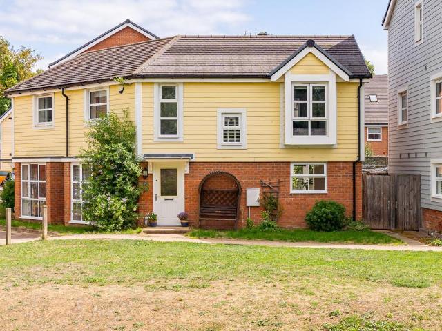 House for sale in Kings Hill, Colliers End