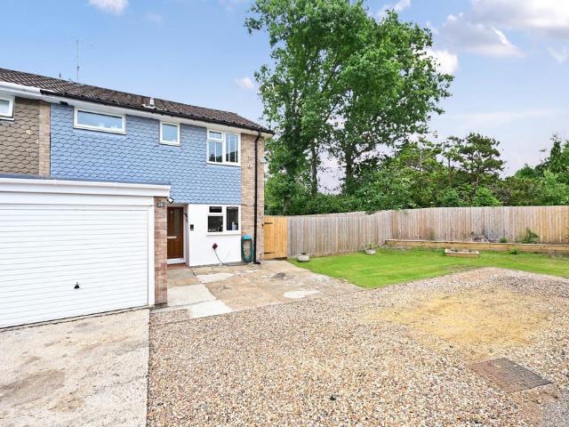 House for sale in Frogmore, Hart