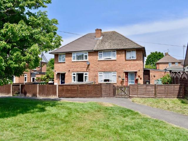 House for sale in Ashtead Park, Pachesham Park